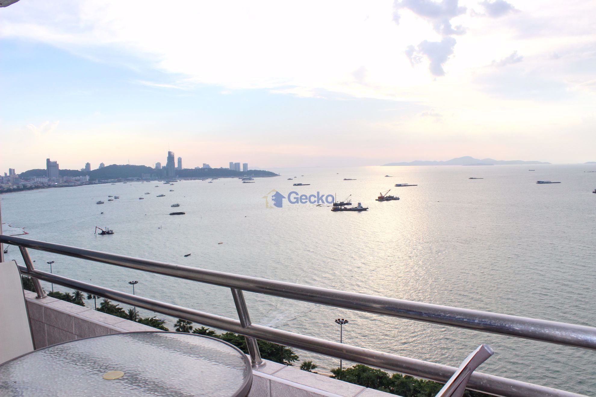 2 ห้องนอน คอนโดมิเนี่ยม เข้า Markland พัทยาเหนือ C002981