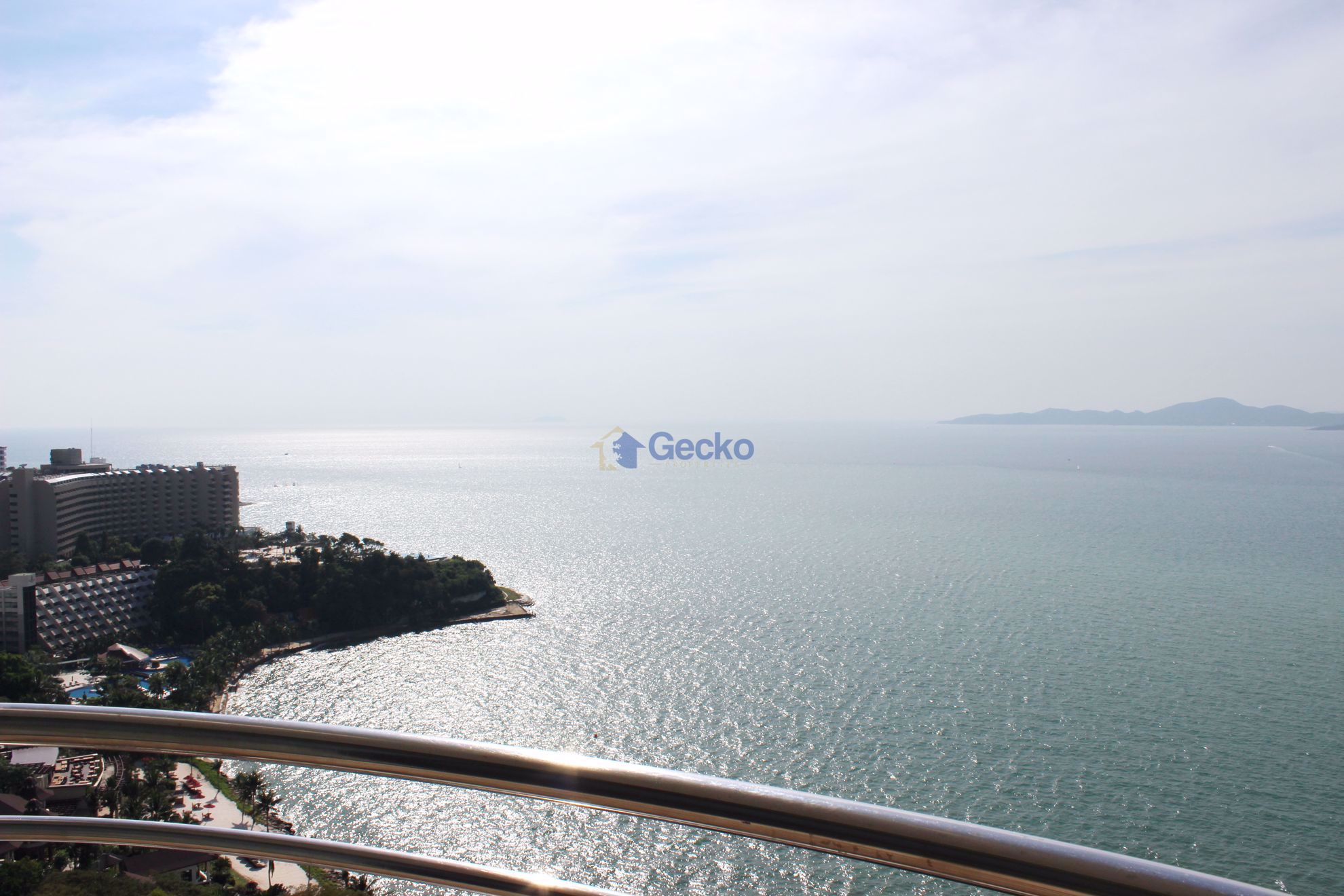 3 Bedrooms Condo in Royal Cliff Garden Pratumnak C003035
