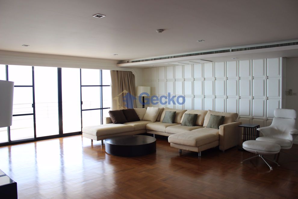 3 Bedrooms Condo in Royal Cliff Garden Pratumnak C003035 (Photo 1)