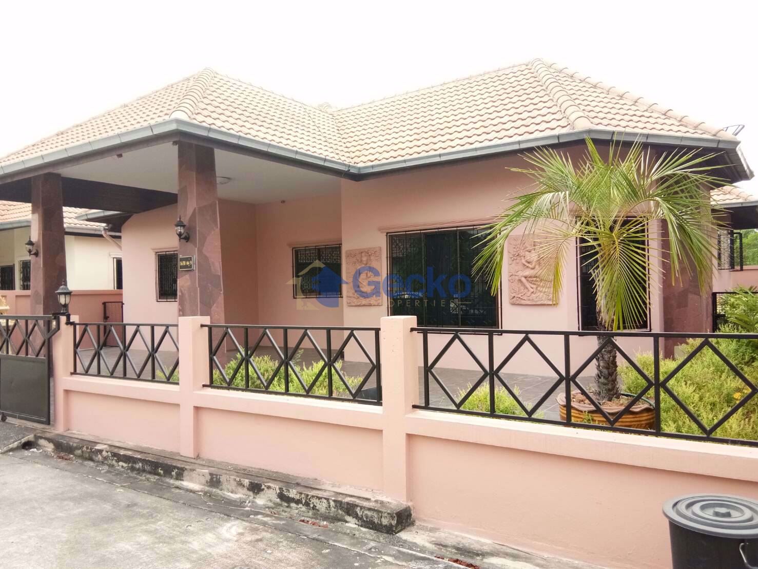 3 Bedrooms House in Srisuk Village  East Pattaya H006036