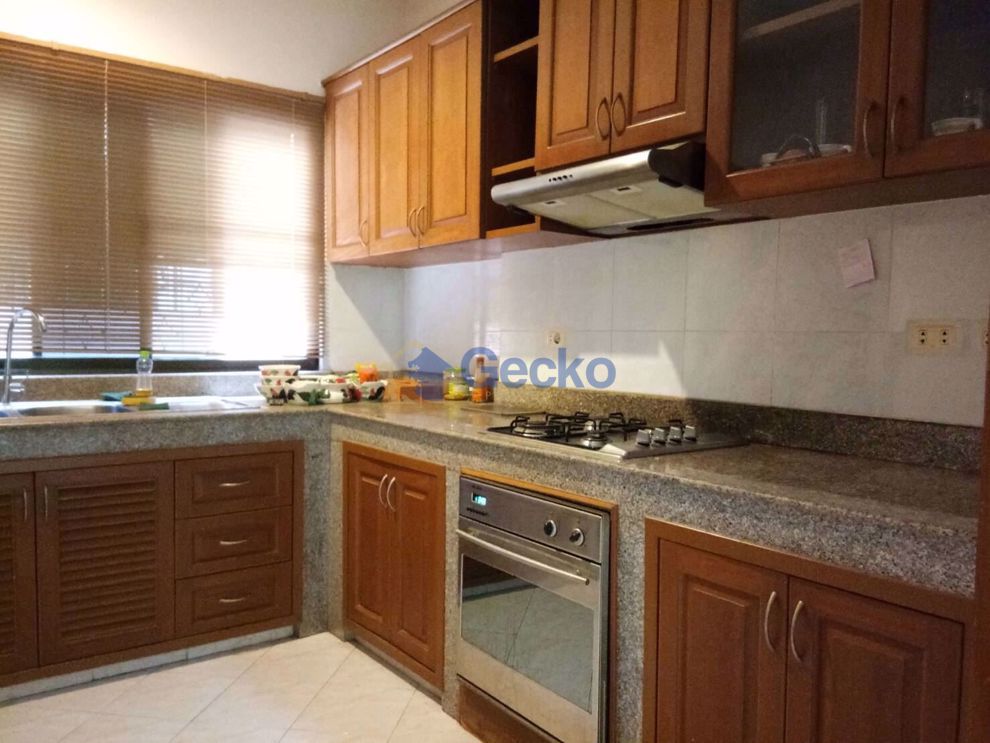 3 Bedrooms House in Srisuk Village  East Pattaya H006036 (Photo 3)