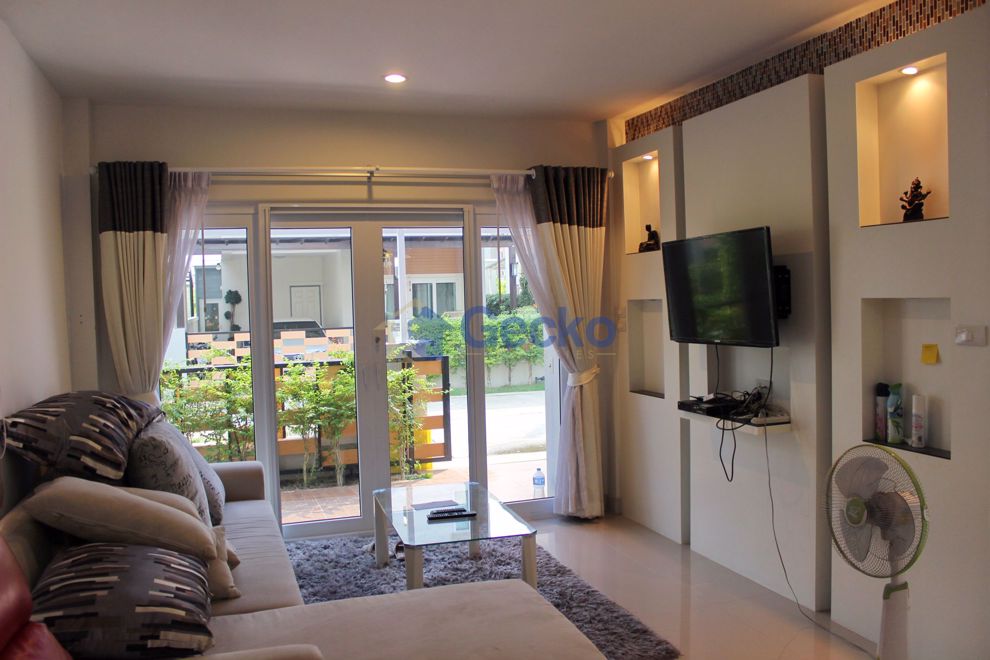 3 Bedrooms House in Patta Village  East Pattaya H003262 (Photo 4)