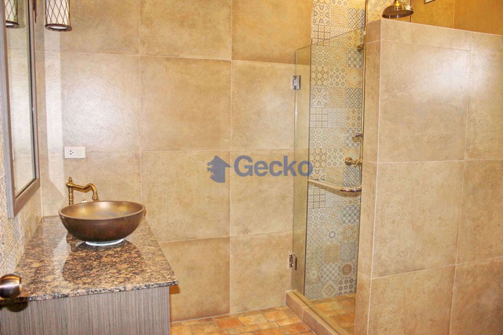 4 Bedrooms House in SP Village 2  East Pattaya H002808 (Photo 4)