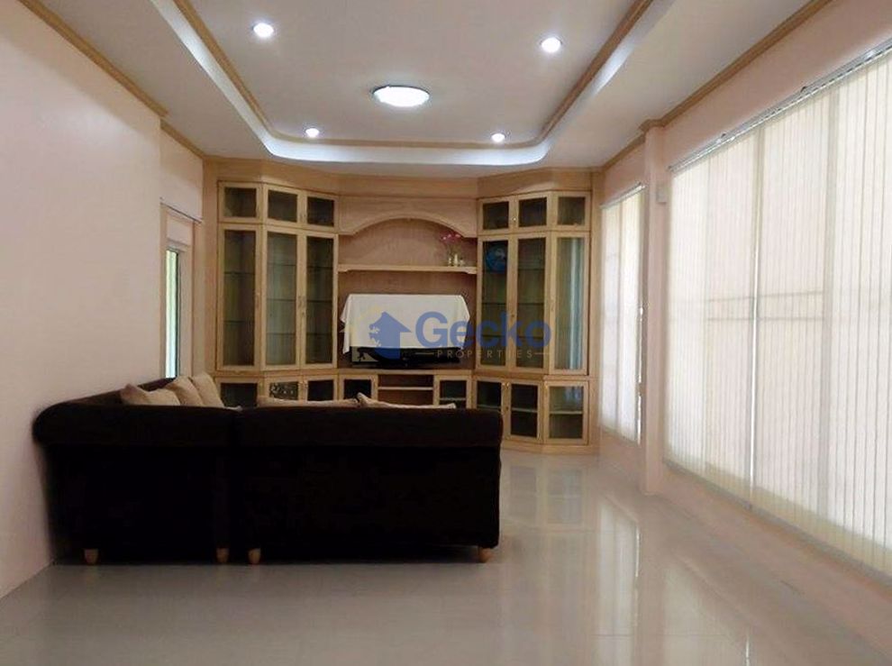4 ห้องนอน บ้าน เข้า Chokchai Gardens 3  พัทยาตะวันออก H002812 (Photo 1)