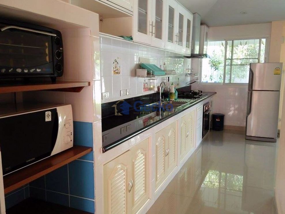 4 ห้องนอน บ้าน เข้า Chokchai Gardens 3  พัทยาตะวันออก H002812 (Photo 2)