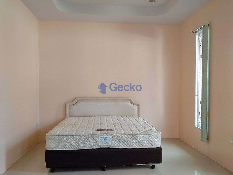 4 ห้องนอน บ้าน เข้า Chokchai Gardens 3  พัทยาตะวันออก H002812 (Photo 3)