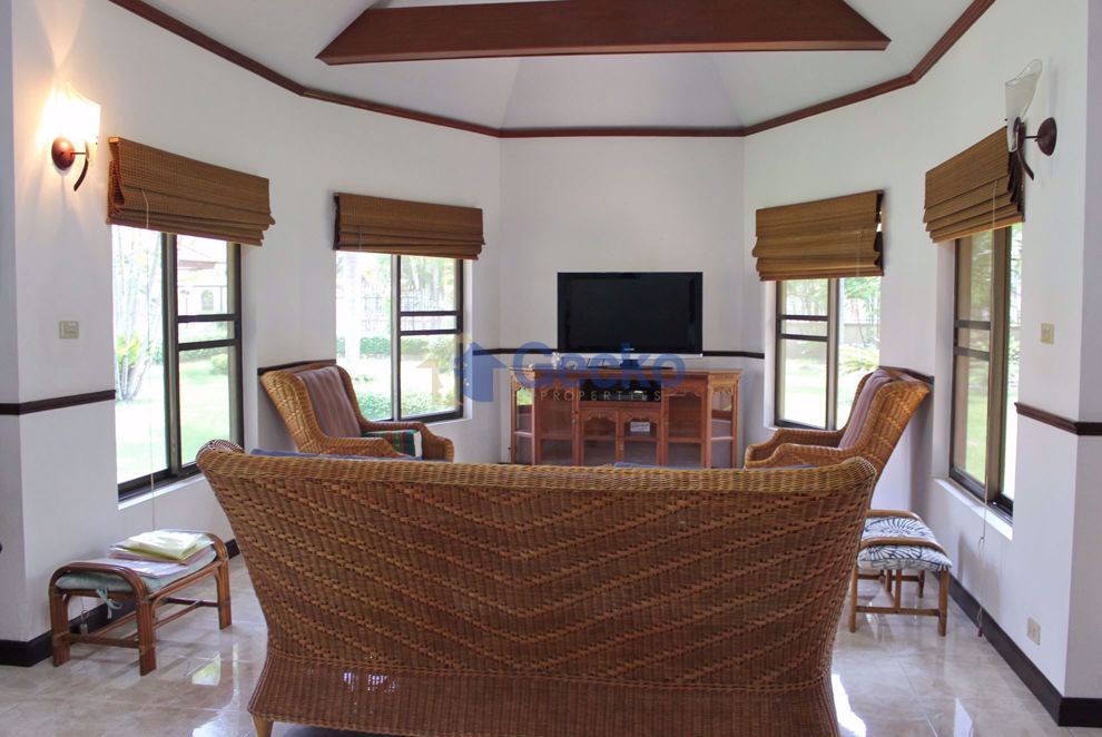 4 ห้องนอน บ้าน  พัทยาตะวันออก H002817 (Photo 1)