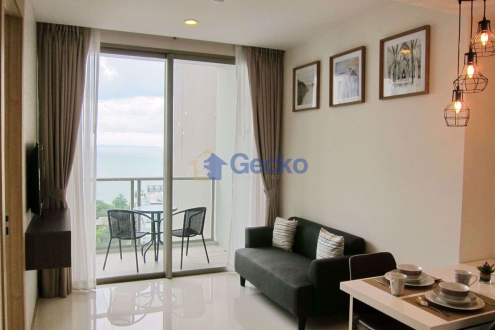 1 Bedroom Condo in The Riviera Wong Amat Beach Wongamat C006227 (Photo 1)