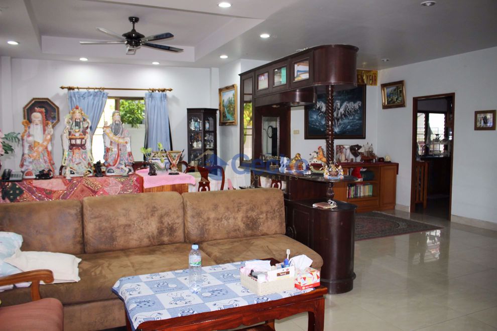 4 ห้องนอน บ้าน in Eakmongkol 4  พัทยาตะวันออก H006277 (Photo 1)
