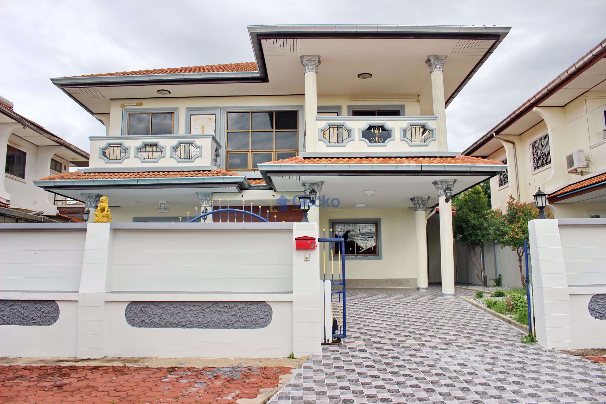 4 Bedrooms House in Eakmongkol 4  East Pattaya H008539