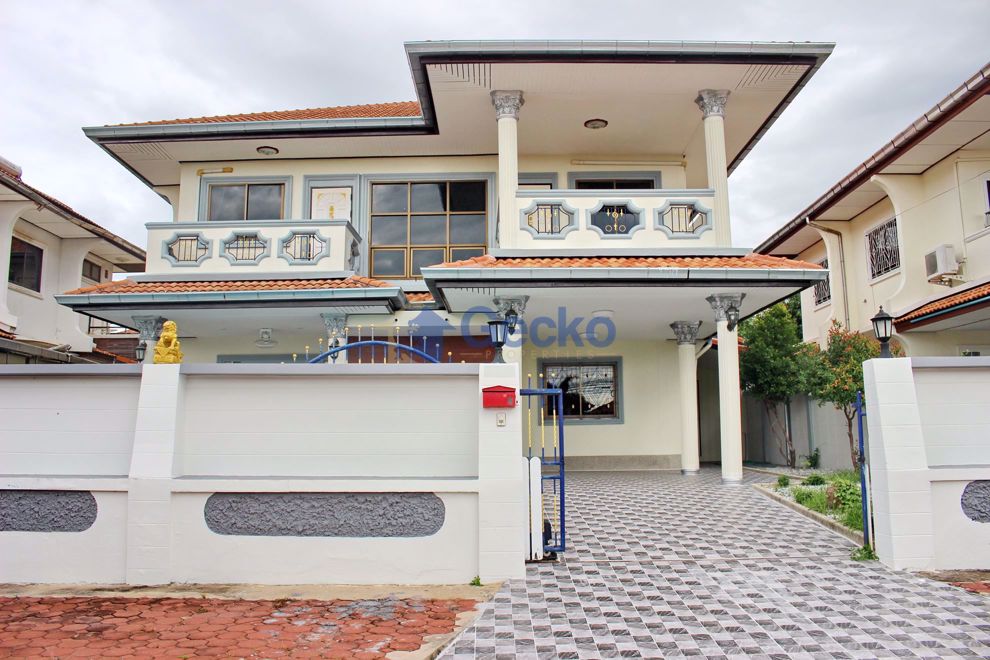4 Bedrooms House in Eakmongkol 4  East Pattaya H008539 (Cover Photo)