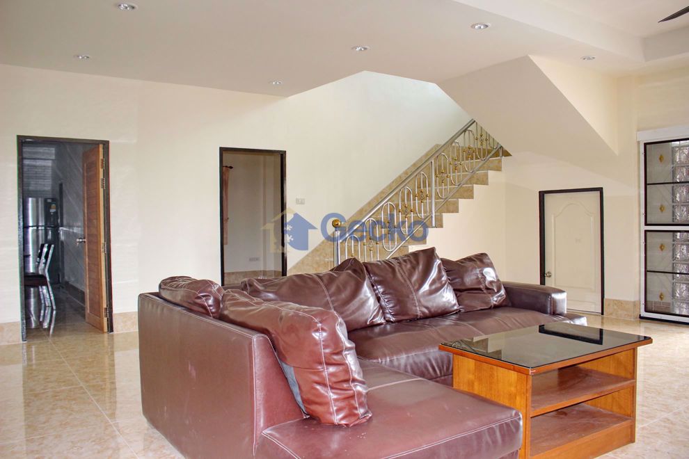 4 Bedrooms House in Eakmongkol 4  East Pattaya H008539 (Photo 1)