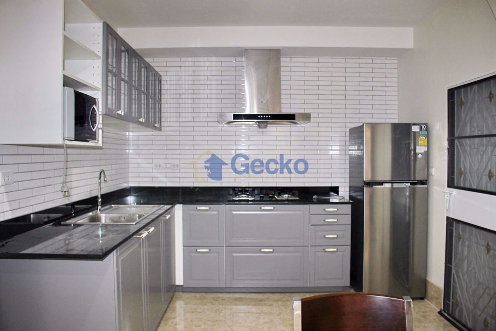 4 Bedrooms House in Eakmongkol 4  East Pattaya H008539 (Photo 4)