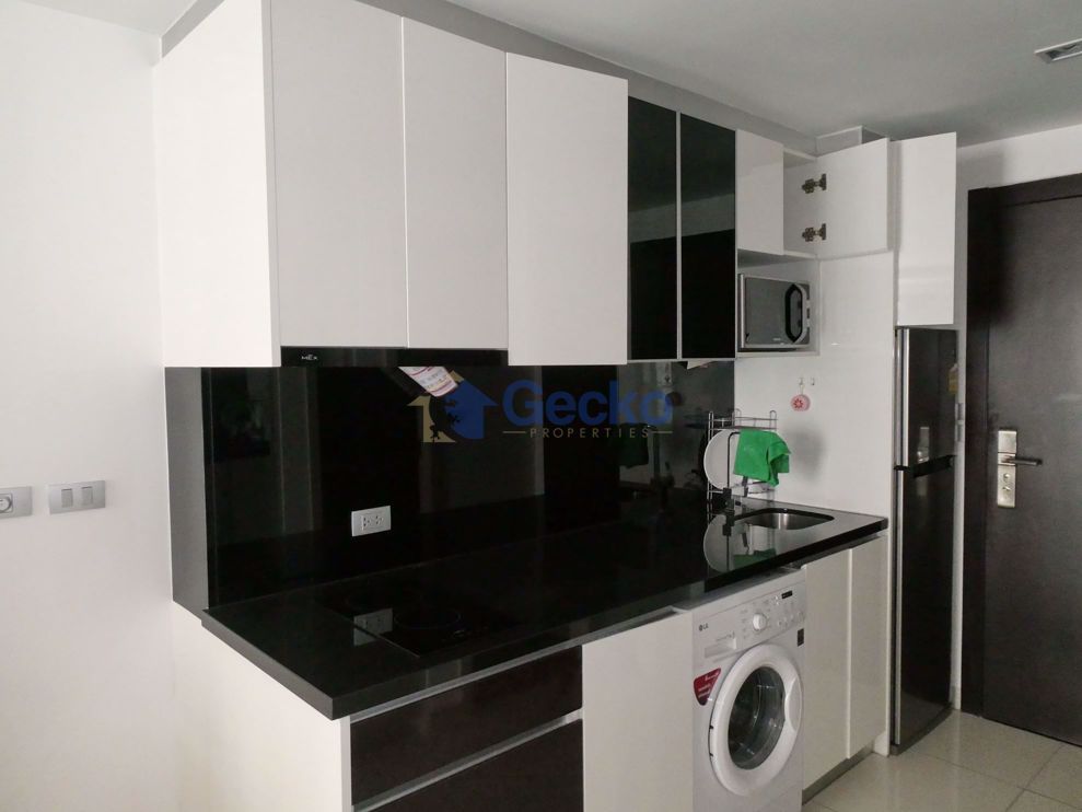 Studio Condo in Wongamat Tower Wongamat C008757 (Photo 2)