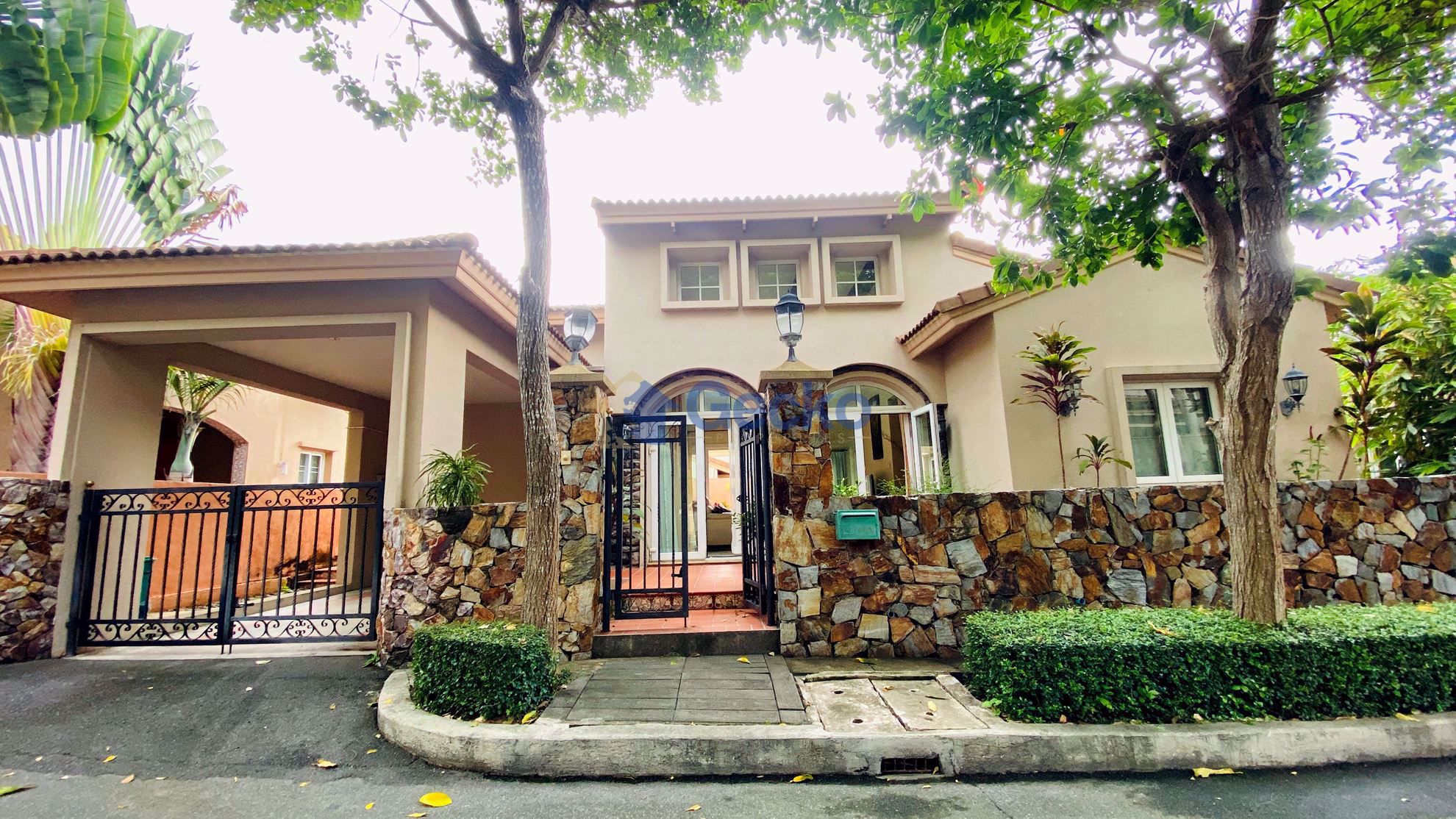 3 Bedrooms House in Silk Road Place  East Pattaya H008549