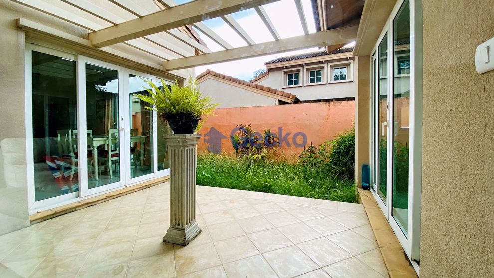 3 Bedrooms House in Silk Road Place  East Pattaya H008549 (Photo 1)