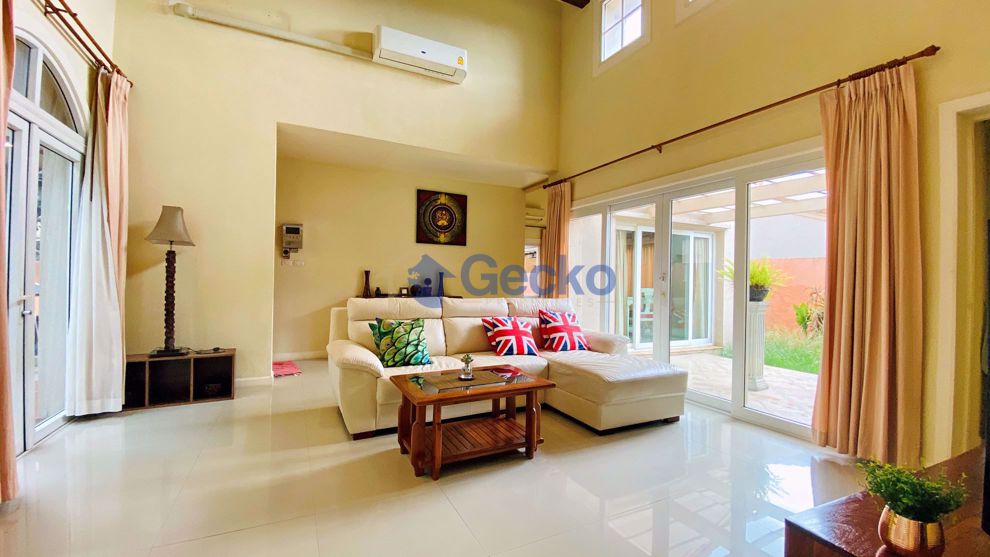 3 Bedrooms House in Silk Road Place  East Pattaya H008549 (Photo 3)