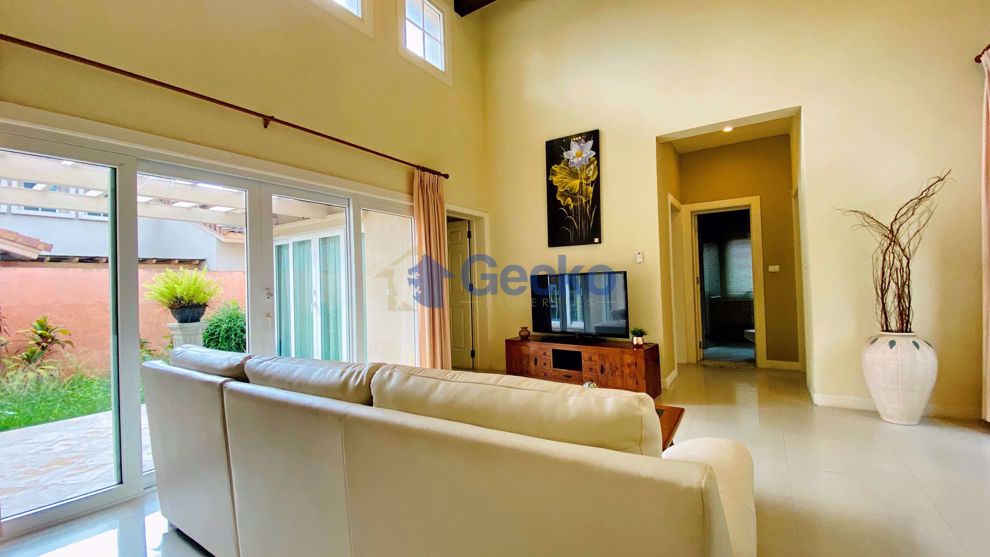 3 Bedrooms House in Silk Road Place  East Pattaya H008549 (Photo 4)