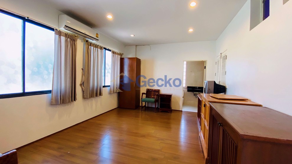 4 ห้องนอน บ้าน in Baan Suan Lalana  จอมเทียน H008562 (Photo 3)