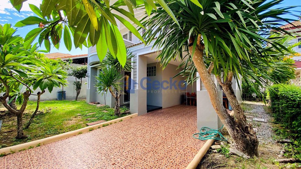 3 Bedrooms House in Baan Suan Lalana  Jomtien H008564 (Photo 1)