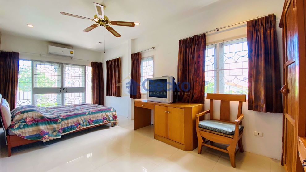 3 Bedrooms House in Baan Suan Lalana  Jomtien H008564 (Photo 3)