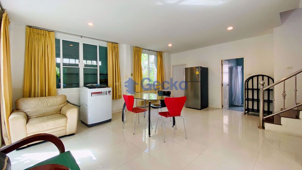 3 Bedrooms House in Baan Suan Lalana  Jomtien H008564 (Photo 4)