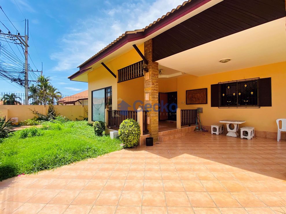 3 Bedrooms House in Pattaya Paradise Village 2  East Pattaya H008798 (Photo 1)