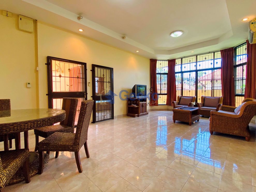 3 Bedrooms House in Pattaya Paradise Village 2  East Pattaya H008798 (Photo 3)