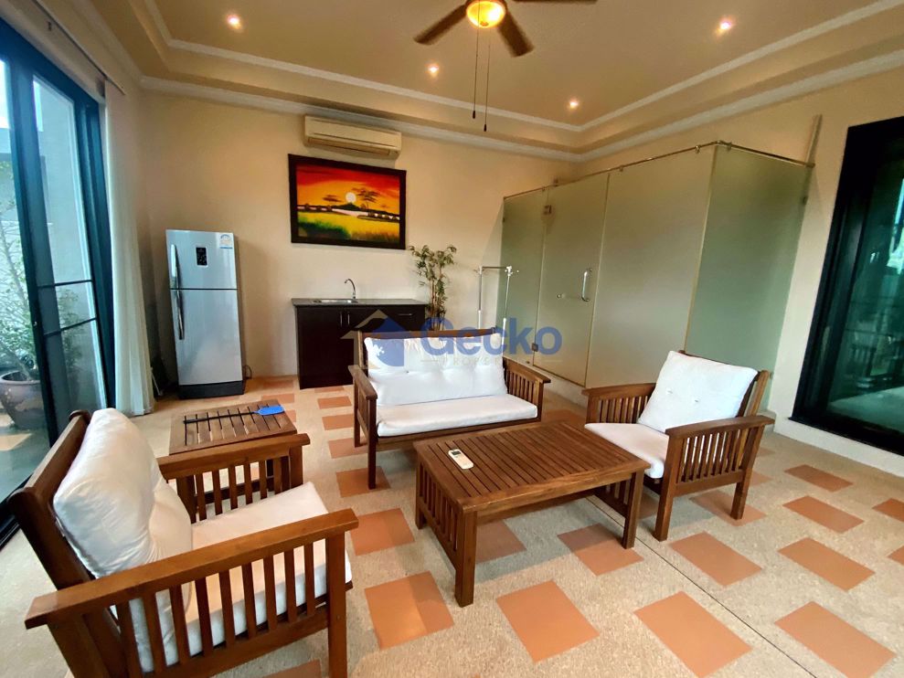 4 Bedrooms House in Santa Maria  East Pattaya H008605 (Photo 4)