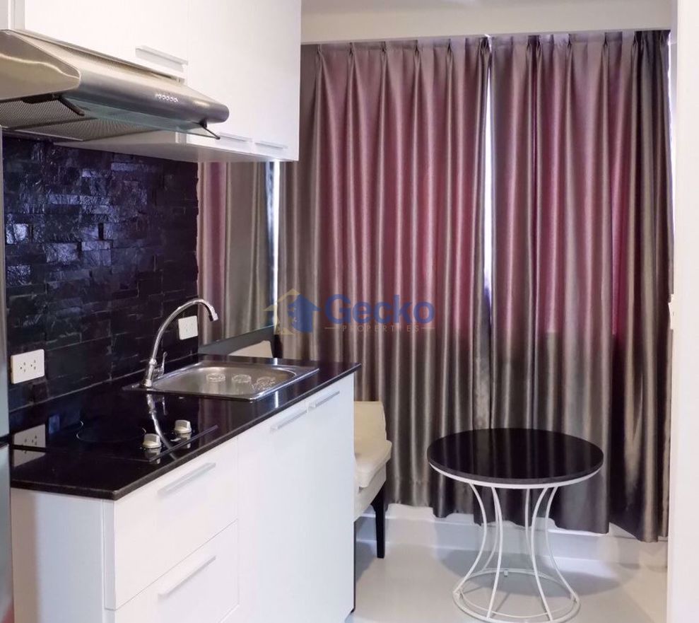 Studio Condo in Pattaya Beach Condo Central Pattaya C008361 (Photo 2)