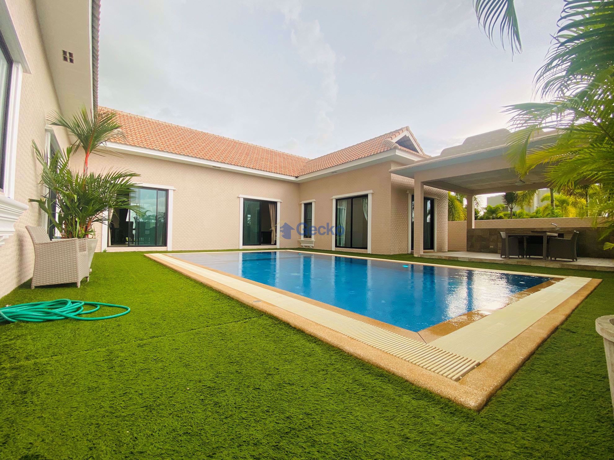 3 Bedrooms House in Santa Maria  East Pattaya H008608