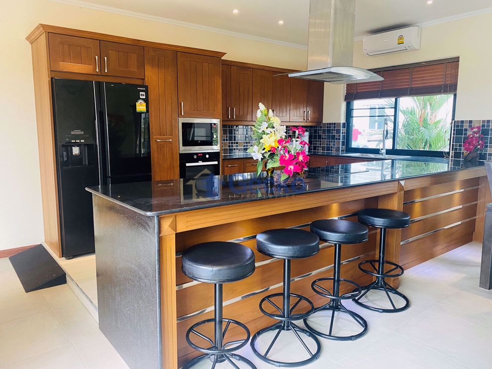 3 Bedrooms House in Santa Maria  East Pattaya H008608 (Photo 1)