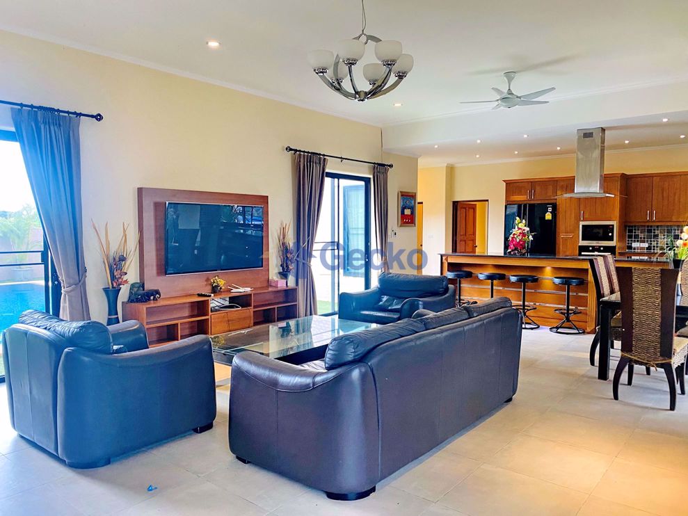 3 Bedrooms House in Santa Maria  East Pattaya H008608 (Photo 2)