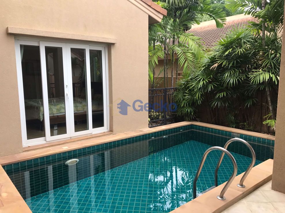3 Bedrooms House in Silk Road Place  East Pattaya H008372 (Photo 1)