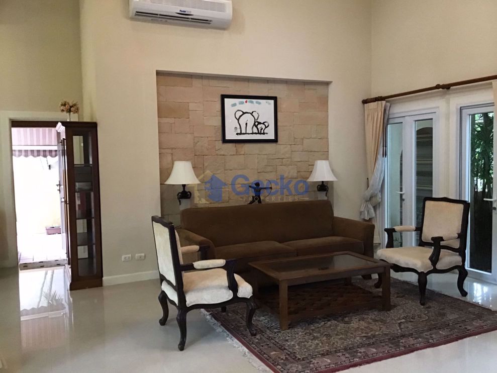 3 Bedrooms House in Silk Road Place  East Pattaya H008372 (Photo 3)