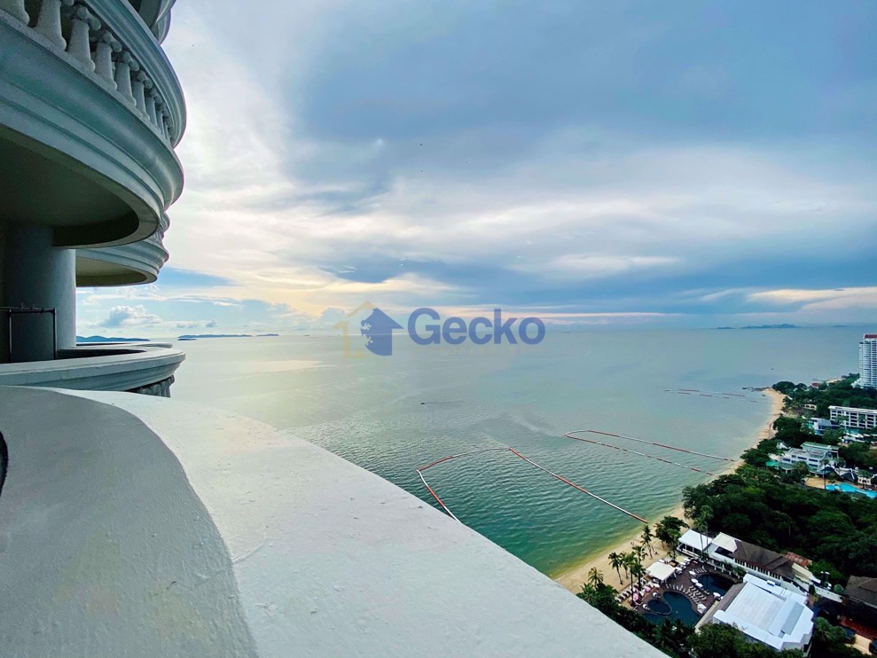 Studio Condo in Sky Beach Wongamat C008613 (Cover Photo)