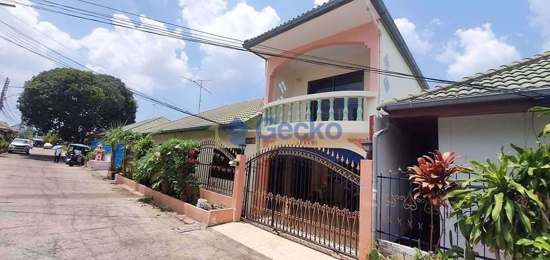 3 Bedrooms House in Chatkaew Village  East Pattaya H008377