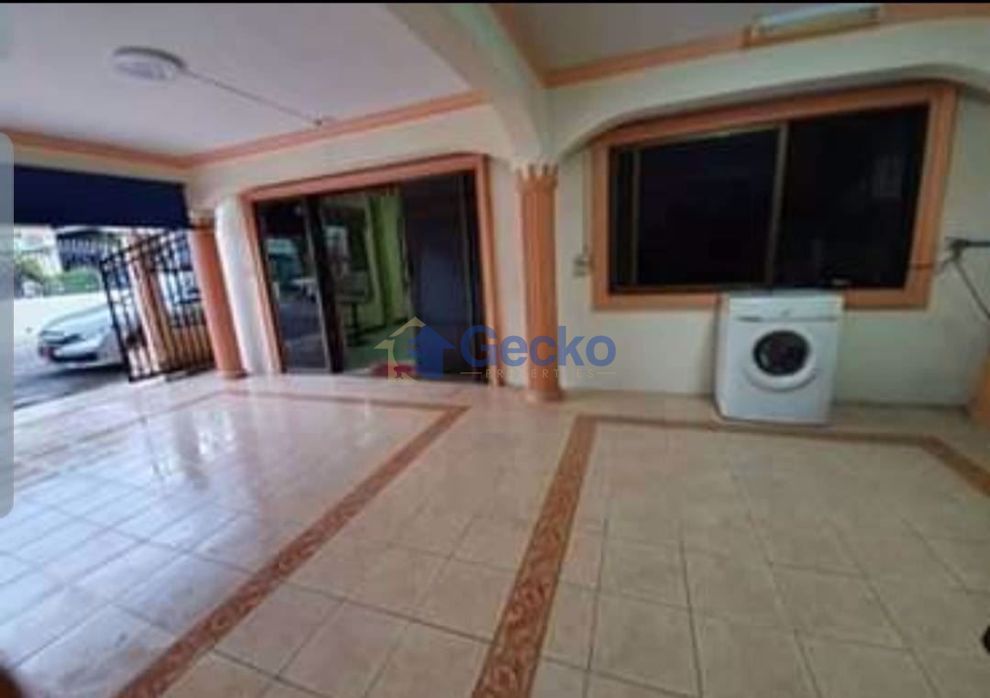 3 Bedrooms House in Chatkaew Village  East Pattaya H008377 (Photo 1)
