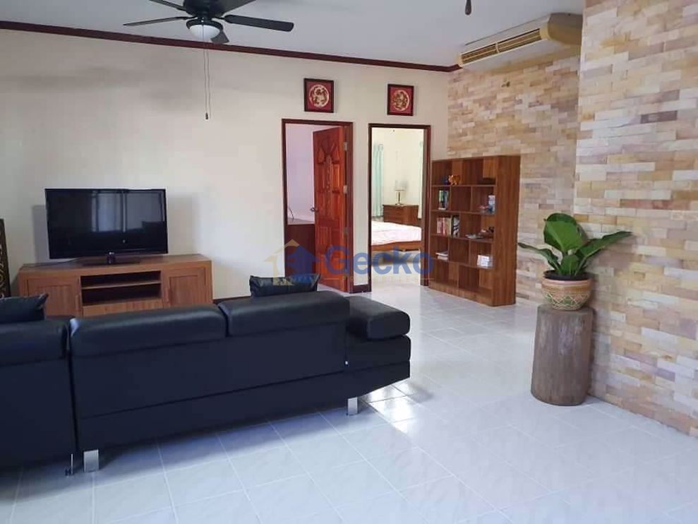 3 Bedrooms House in Chatkaew Village  East Pattaya H008377 (Photo 2)