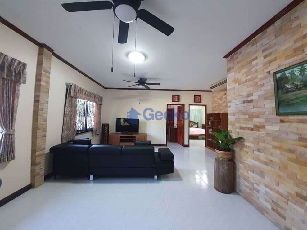 3 Bedrooms House in Chatkaew Village  East Pattaya H008377 (Photo 3)