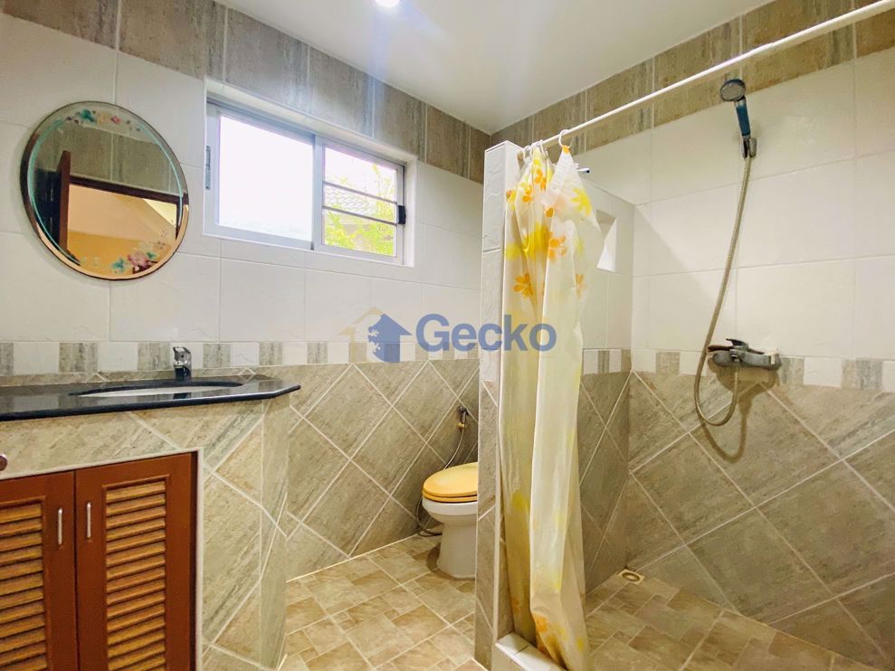4 Bedrooms House in Siam Place  East Pattaya H008846 (Photo 3)