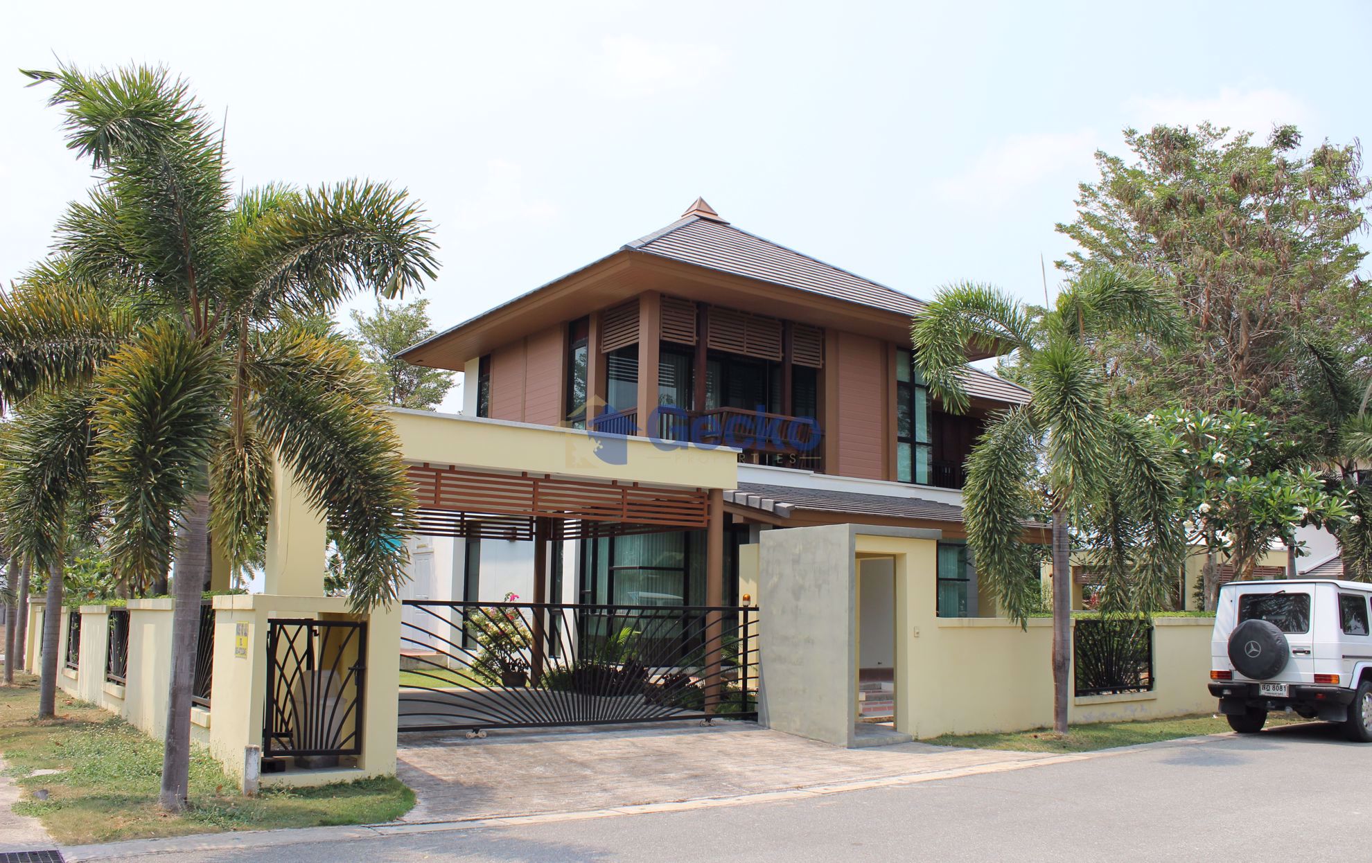 3 ห้องนอน บ้าน เข้า หมู่บ้าน ฮอร์สชูพอยท์  พัทยาตะวันออก H002430