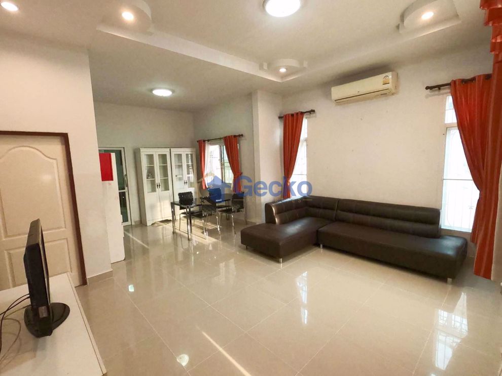 2 Bedrooms House in Chokchai Village 8  East Pattaya H008398 (Photo 1)
