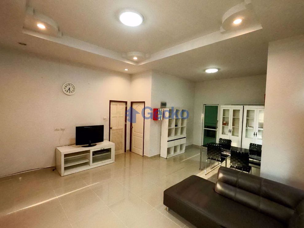 2 Bedrooms House in Chokchai Village 8  East Pattaya H008398 (Photo 2)