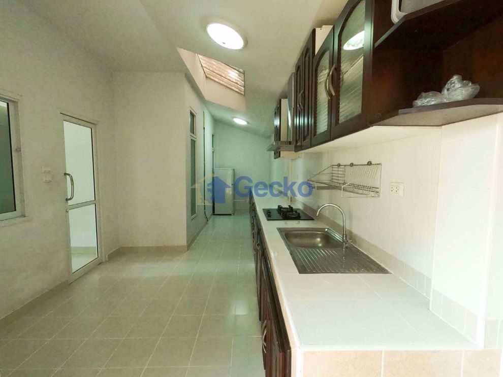 2 Bedrooms House in Chokchai Village 8  East Pattaya H008398 (Photo 4)