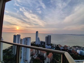 1 Bedroom Condo in The Riviera Wong Amat Beach Wongamat C008637
