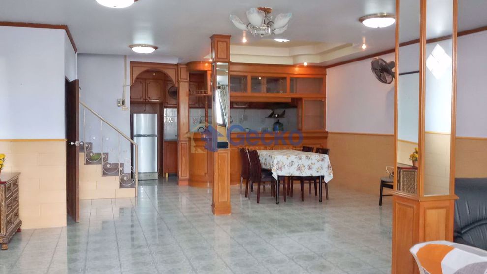 2 Bedrooms House  Central Pattaya H008642 (Photo 4)