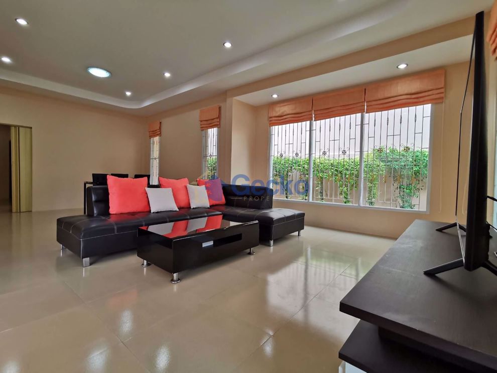 3 ห้องนอน บ้าน in Chokchai Gardens 3  พัทยาตะวันออก H008643 (Photo 1)