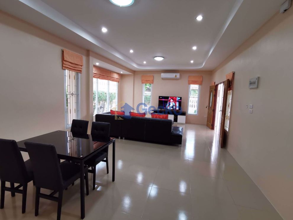 3 ห้องนอน บ้าน in Chokchai Gardens 3  พัทยาตะวันออก H008643 (Photo 2)