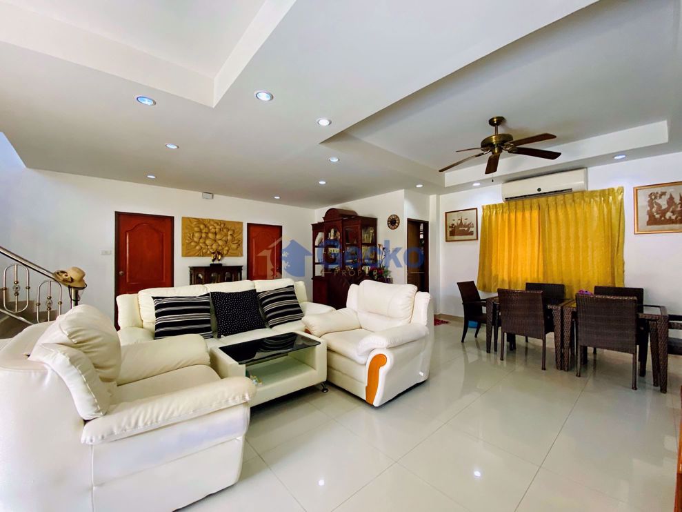 4 Bedrooms House in Eakmongkol 2  Jomtien H008418 (Photo 3)